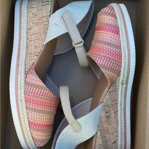 New BareTraps Pink and Cream Woven Espadrille Platforms